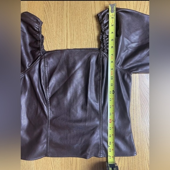 ANDREW MARC MARC NEW YORK Brown Faux Leather Puff Sleeve Top Size Small - Picture 7 of 7